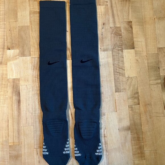 New Men's Medium 8-9.5 Nike Grip Football Long Over the calf Dri Fit Socks - Picture 1 of 2